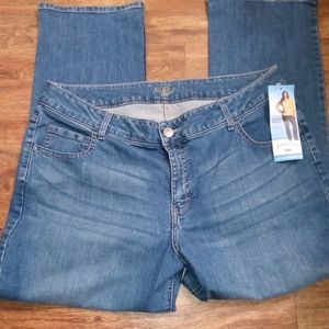 Straight leg mid rise petite jeans